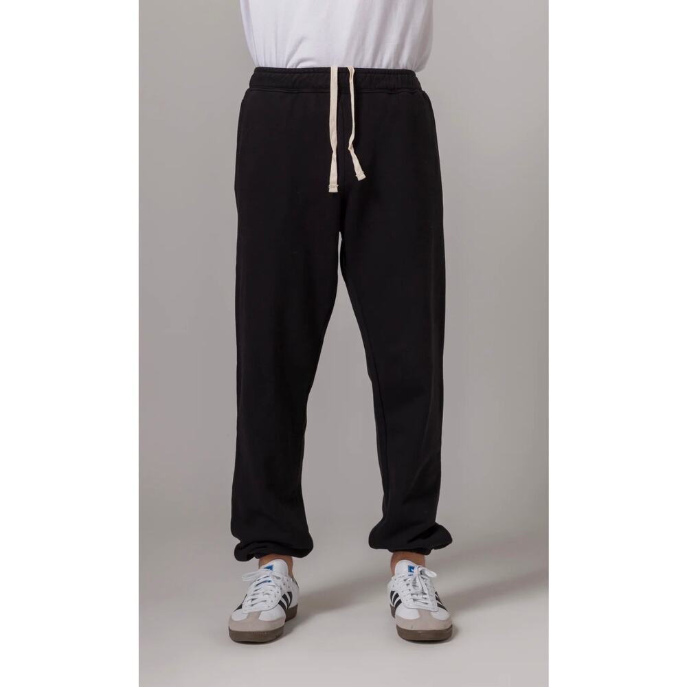 Standard Issue Standard Sweatpants in Black Size M.